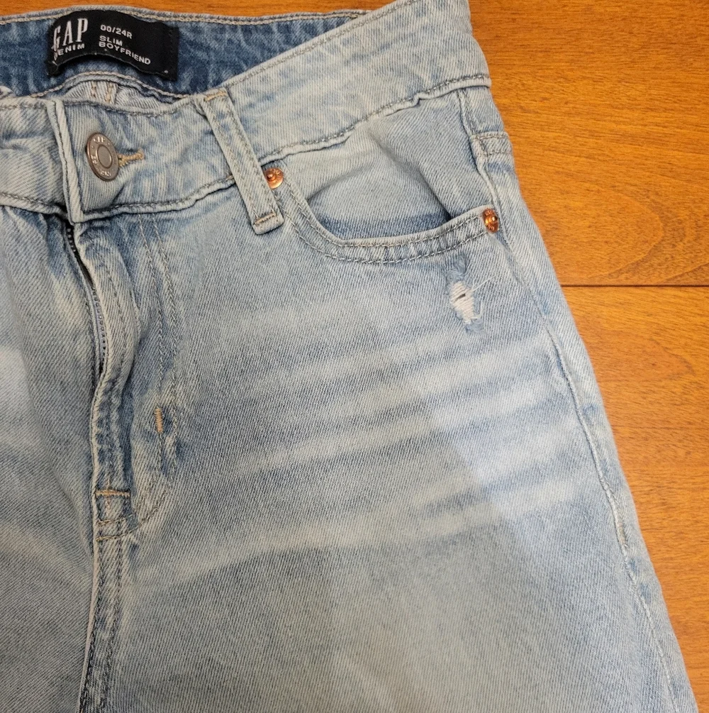 GAP Slim Boyfriend Jeans Light Blue Wash With Light Whiskering | Size 24R | 00 - Picture 5 of 11